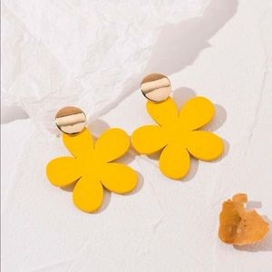 3/$20🌼Boho Retro Mustard Flower Gold Tone Funky Statement Earrings